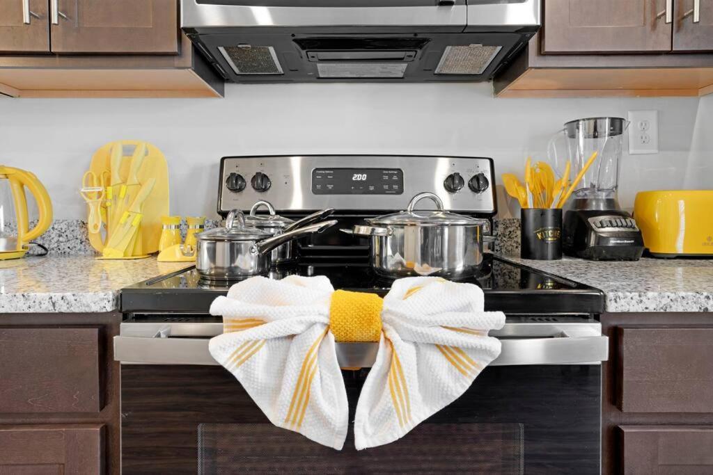 Make Lemonade In Luxury W King Bed And Free Parking Plus 40 Minutes To Nashville Clarksville Eksteriør billede