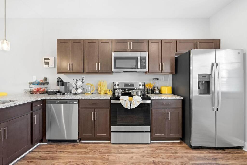 Make Lemonade In Luxury W King Bed And Free Parking Plus 40 Minutes To Nashville Clarksville Eksteriør billede