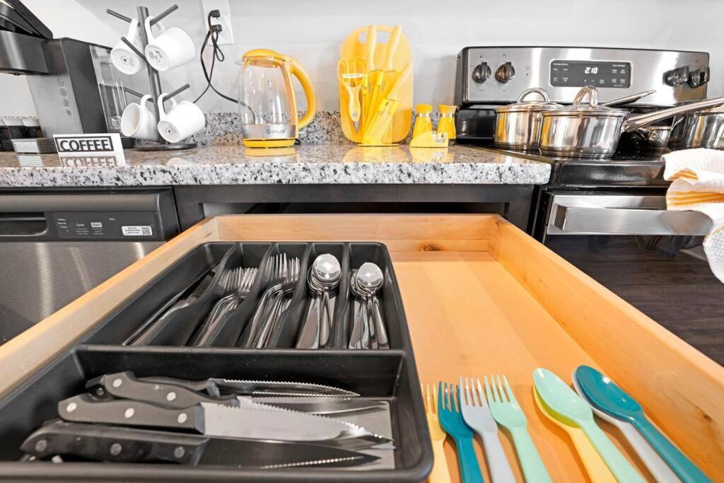 Make Lemonade In Luxury W King Bed And Free Parking Plus 40 Minutes To Nashville Clarksville Eksteriør billede